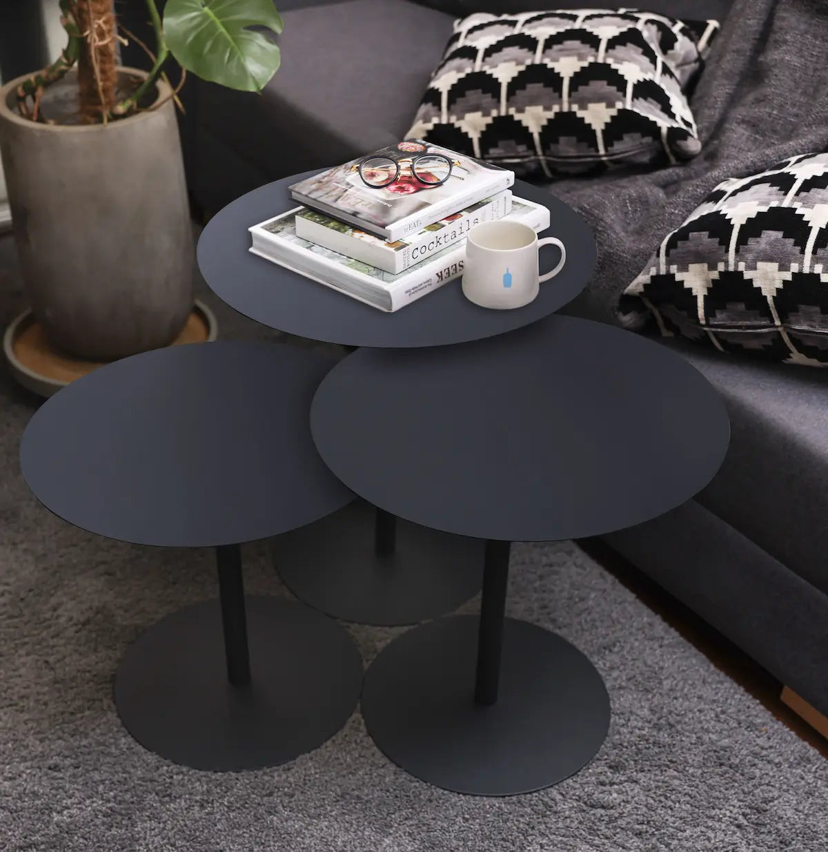 Modern Black Nesting Coffee Table Set – Round 16", 18", 20" with Pedestal Base | Leisure Space - Leisure Space